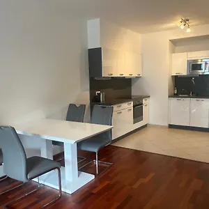  Apartmán Garden Tower S Balkonem, Garaz